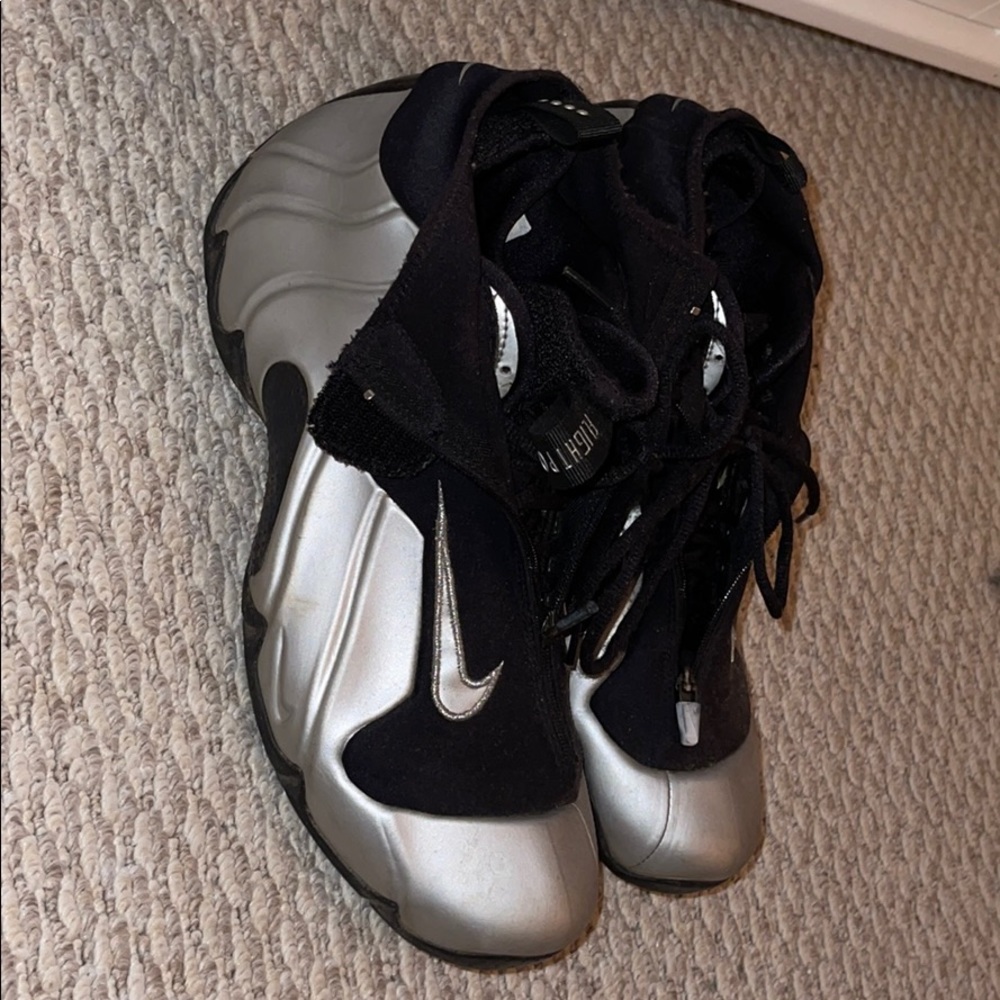 Silver and Black Flightposite